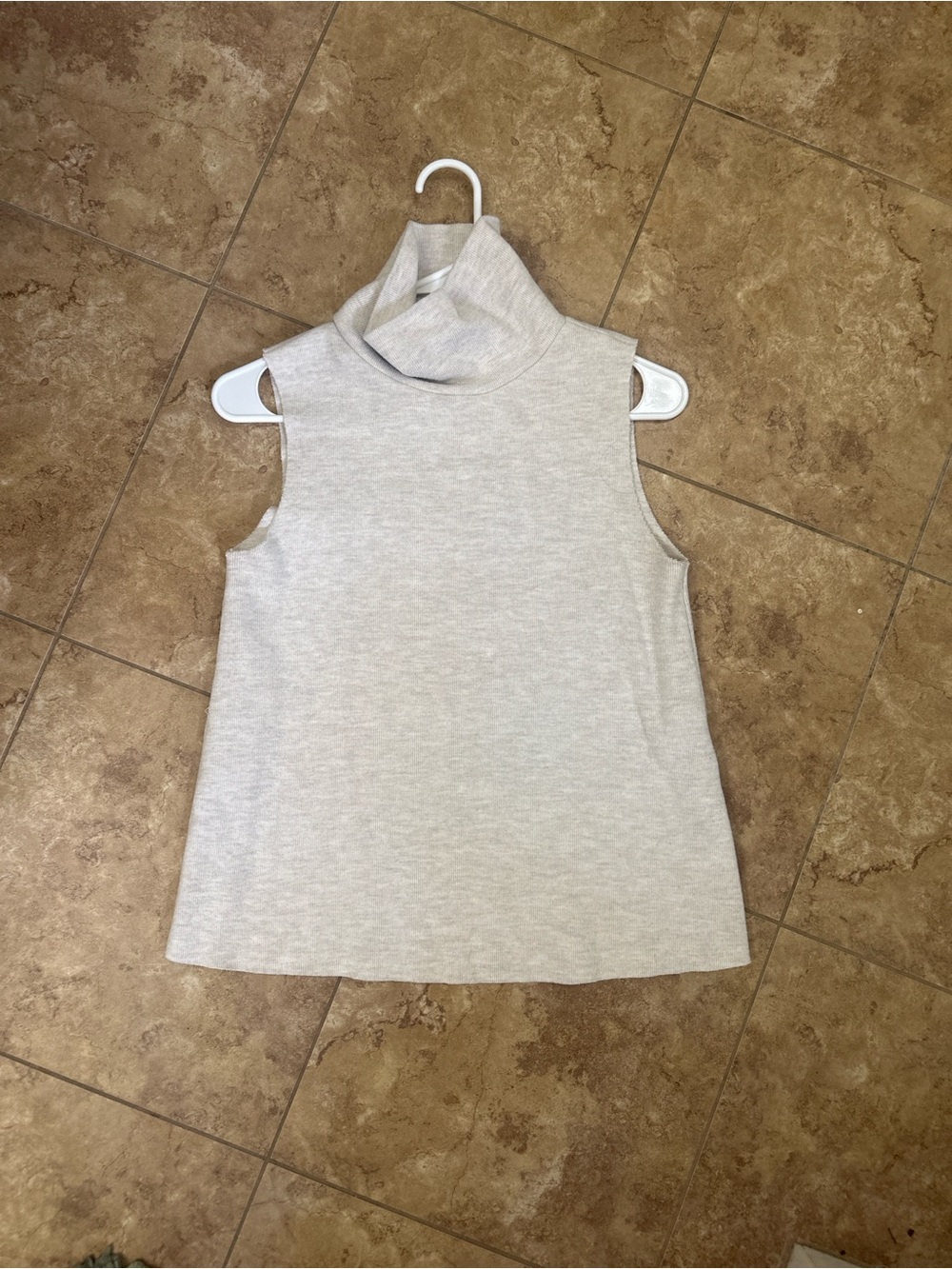 Sleeveless Turtleneck Top in Light cream